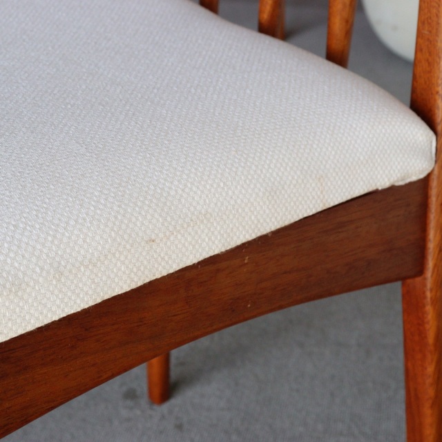 ヤンガーYOUNGERのダイニングチェア