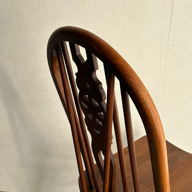 オールドチャームの椅子