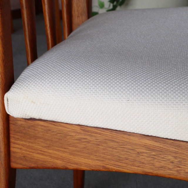 ヤンガーYOUNGERのダイニングチェア