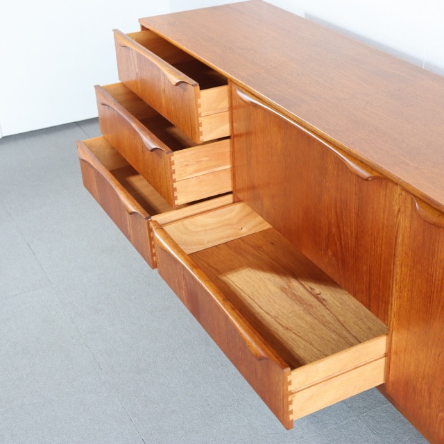 サトクリフオブトッドモーデンSUTCLIFFE OF TODMORDENのサイドボード