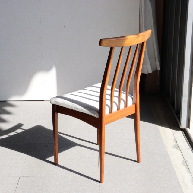 ヤンガーYOUNGERのダイニングチェア