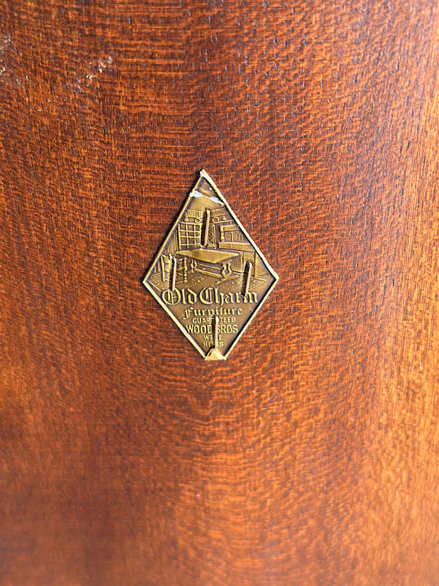 オールドチャームの椅子