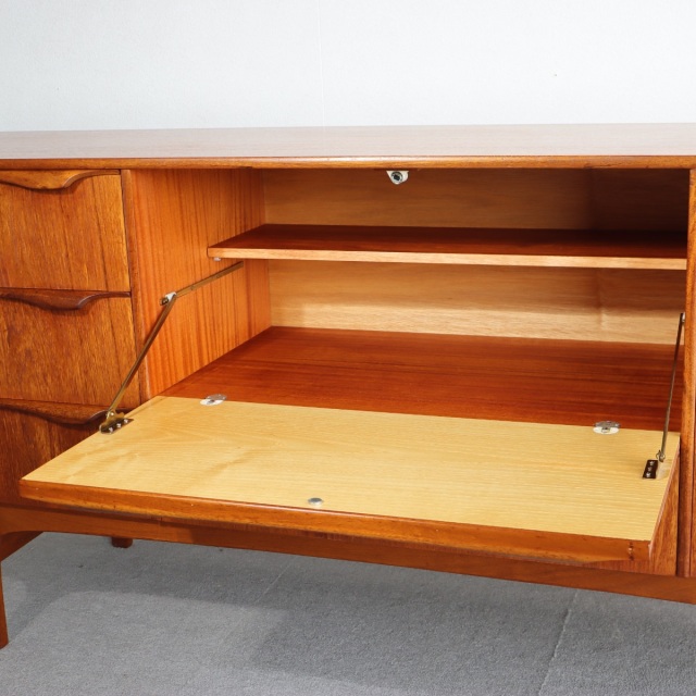サトクリフオブトッドモーデンSUTCLIFFE OF TODMORDENのサイドボード