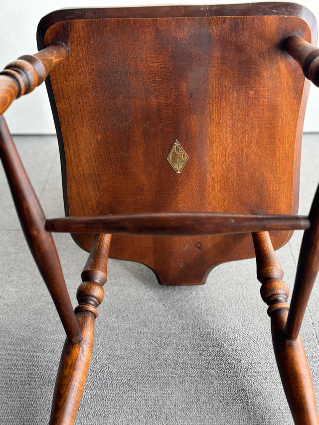 オールドチャームの椅子