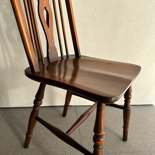 オールドチャームの椅子