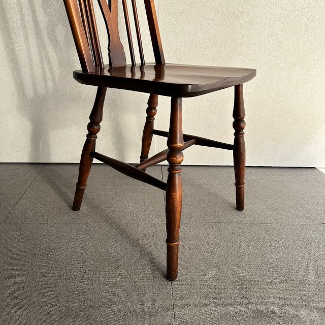 オールドチャームの椅子