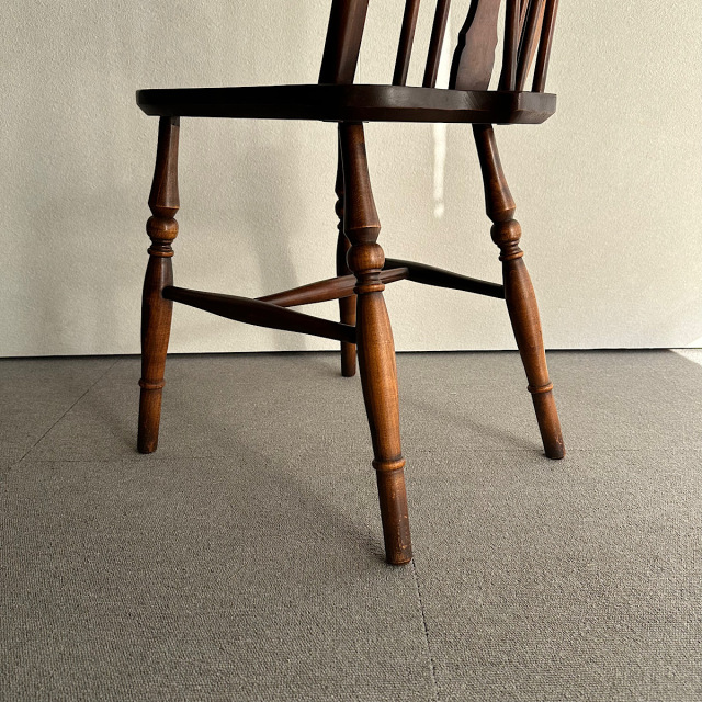 オールドチャームの椅子