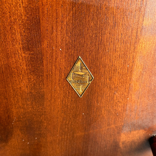 オールドチャームの椅子