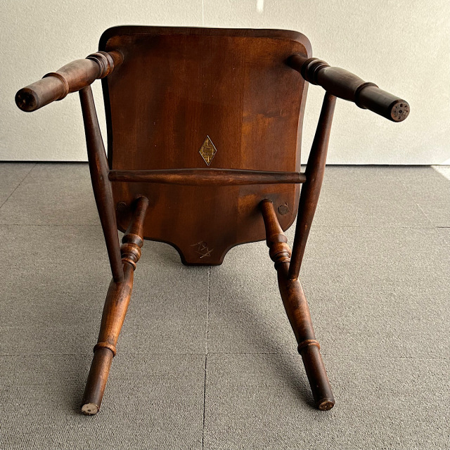 オールドチャームの椅子