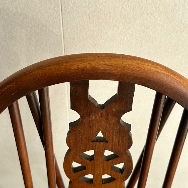 オールドチャームの椅子