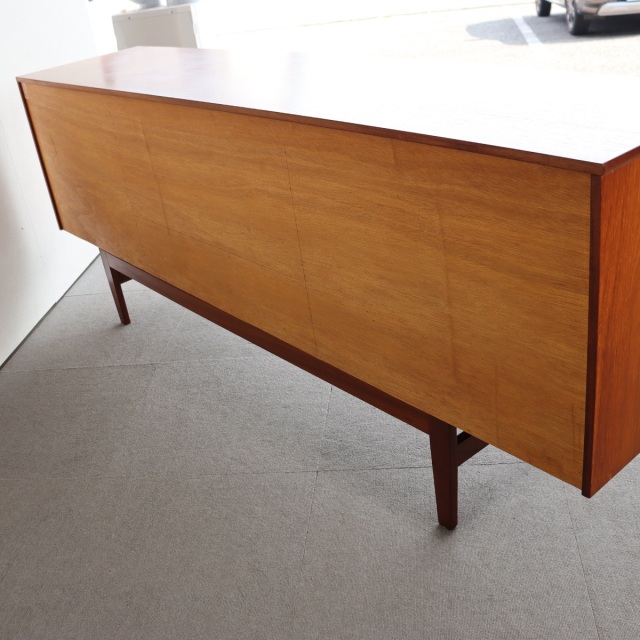 サトクリフオブトッドモーデンSUTCLIFFE OF TODMORDENのサイドボード
