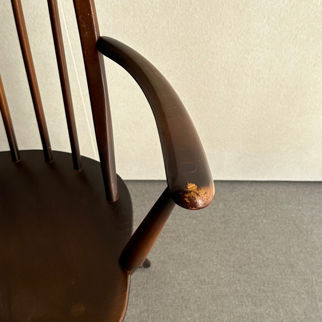 アーコールの椅子