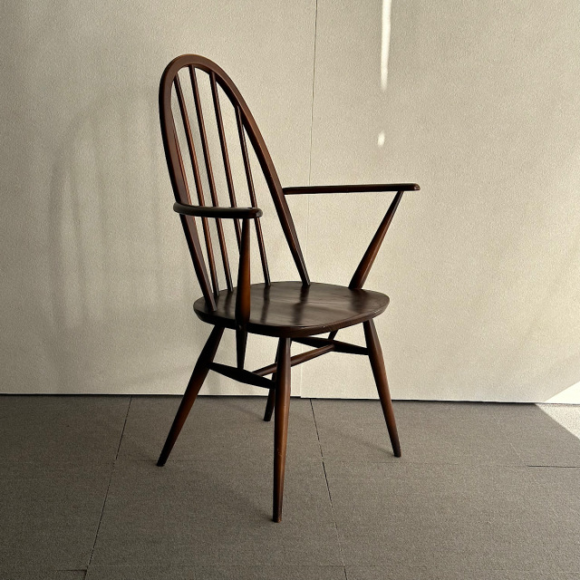 アーコールの椅子