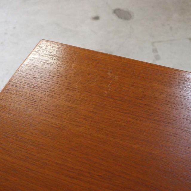 デンマーク製のヴィンテージデスク。左側に引出し3段あり。23009