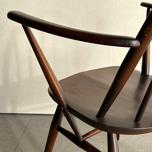 アーコールの椅子