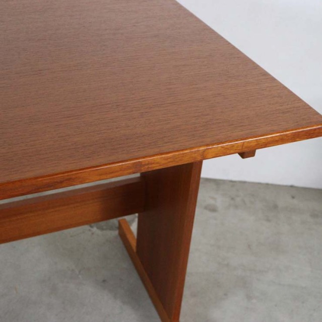 デンマーク製のヴィンテージデスク。左側に引出し3段あり。23009