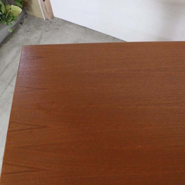 デンマーク製のヴィンテージデスク。左側に引出し3段あり。23009