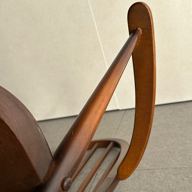 アーコールの椅子