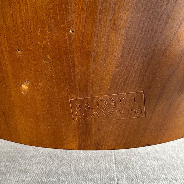 アーコールの椅子