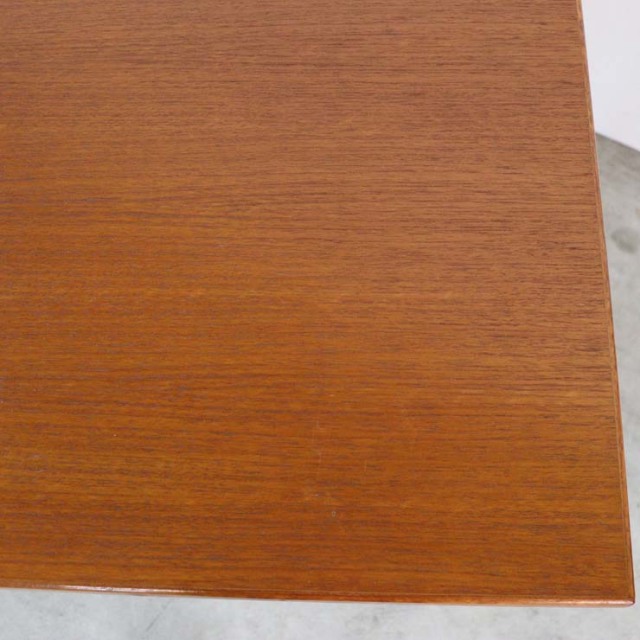 デンマーク製のヴィンテージデスク。左側に引出し3段あり。23009