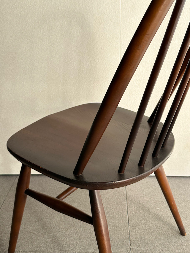 アーコールの椅子