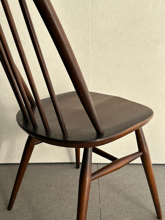 アーコールの椅子