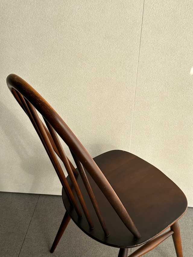 アーコールの椅子