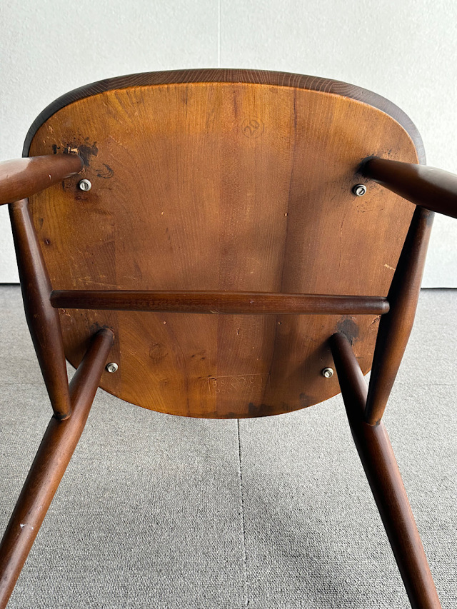 アーコールの椅子