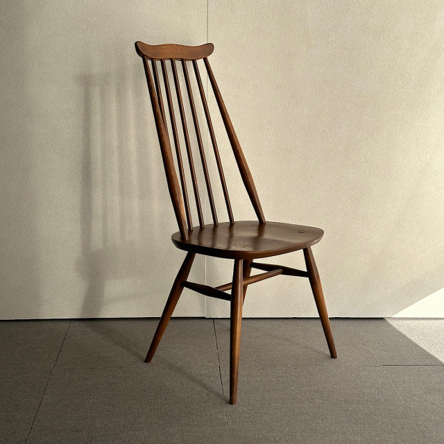 アーコールの椅子