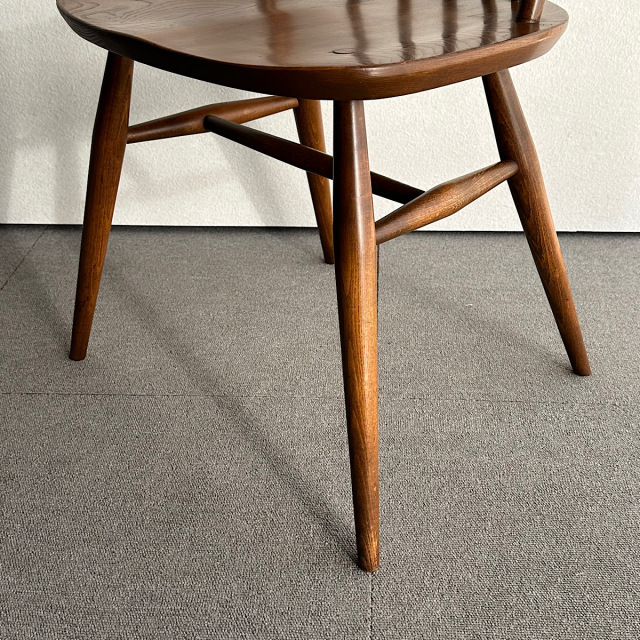 アーコールの椅子