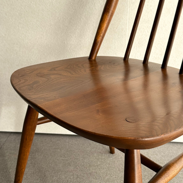 アーコールの椅子