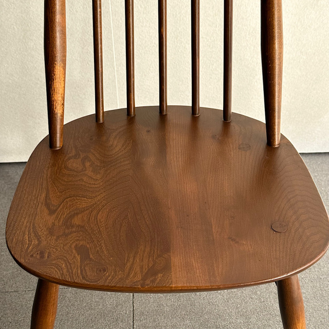 アーコールの椅子