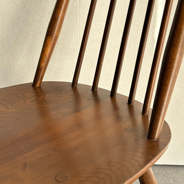 アーコールの椅子