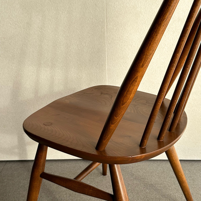 アーコールの椅子