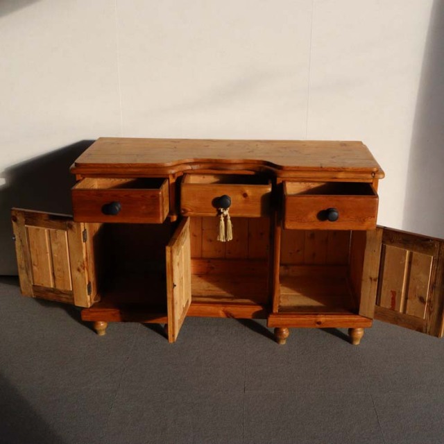 オールドパイン材のアンティークサイドボード