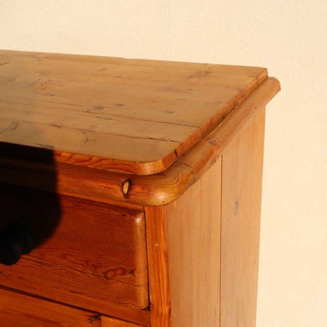 オールドパイン材のアンティークサイドボード