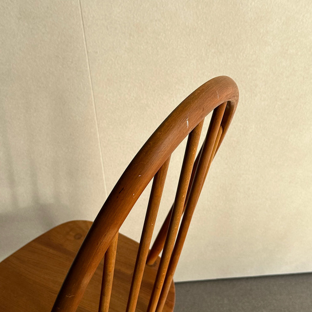 アーコールの椅子