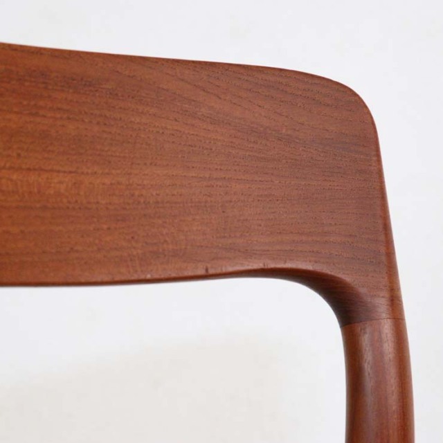 木製で座面は黒レザーのヴィンテージダイニングチェア、23182b