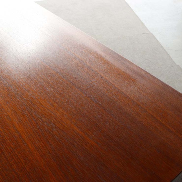 英国ヴィンテージのサイドボード。ミッドセンチュリーモダンデザイン。