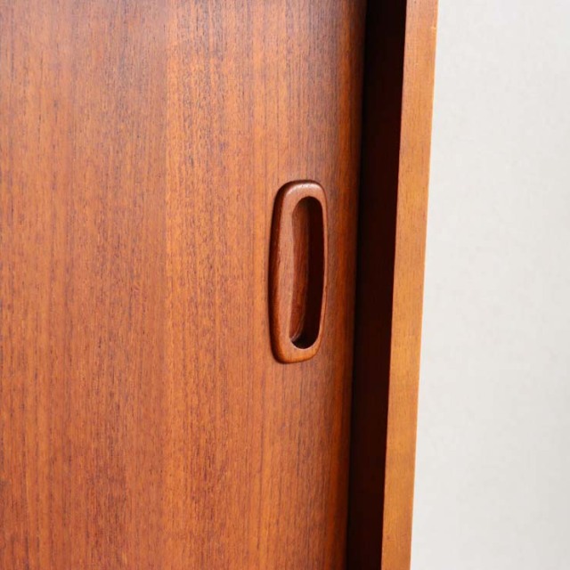 英国ヴィンテージのサイドボード。ミッドセンチュリーモダンデザイン。