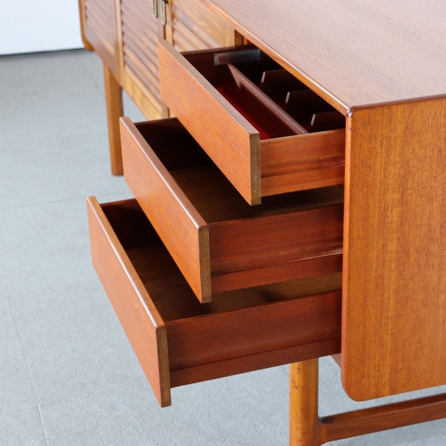 MCINTOSH(マッキントッシュ)サイドボード | 英国ヴィンテージ家具 |