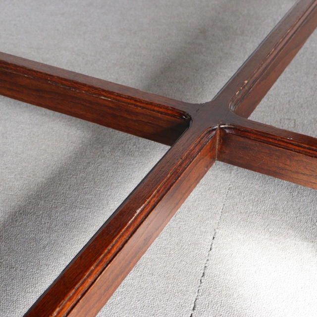 アンティークのダイニングテーブル