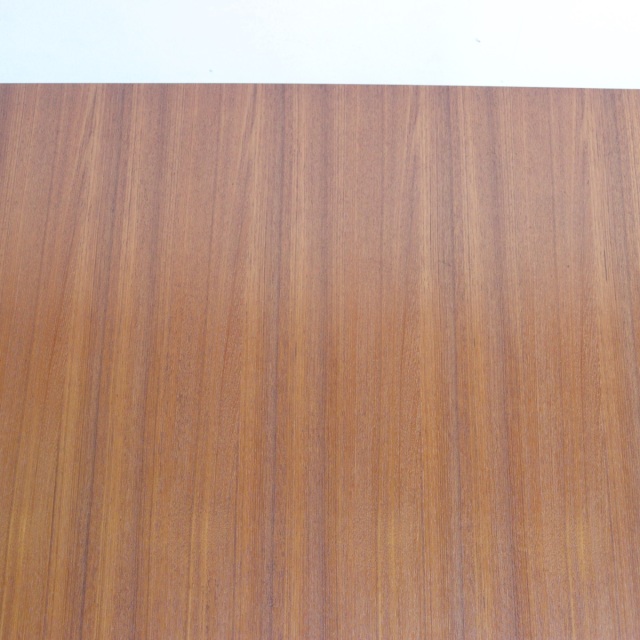 ヤンガーYOUNGERのダイニングテーブル