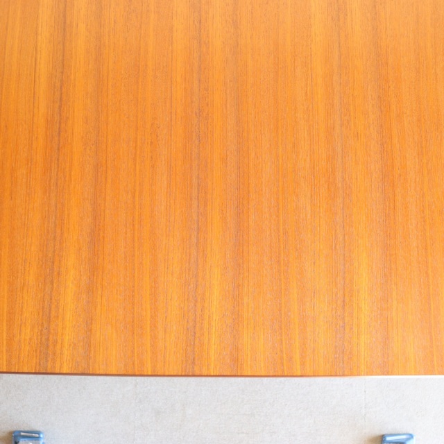 ヤンガーYOUNGERのダイニングテーブル