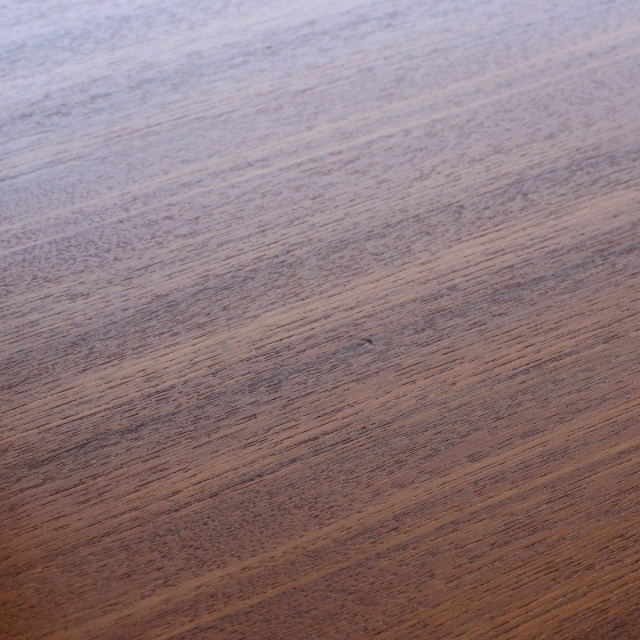 ヤンガーYOUNGERのダイニングテーブル