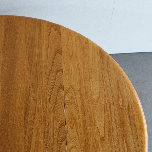 アーコールERCOLのダイニングテーブル