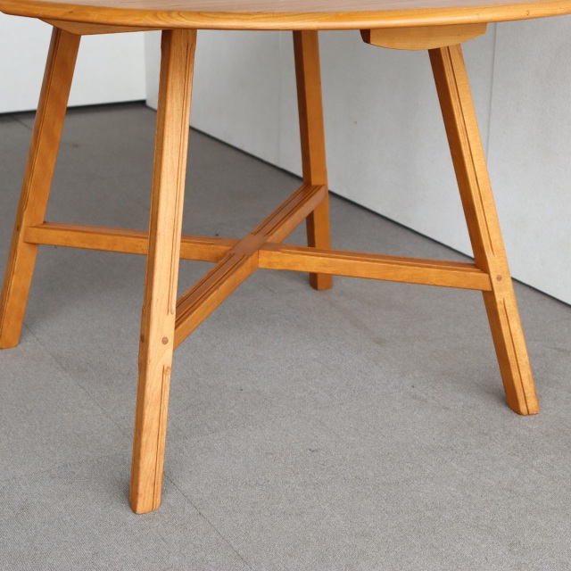 アーコールERCOLのダイニングテーブル