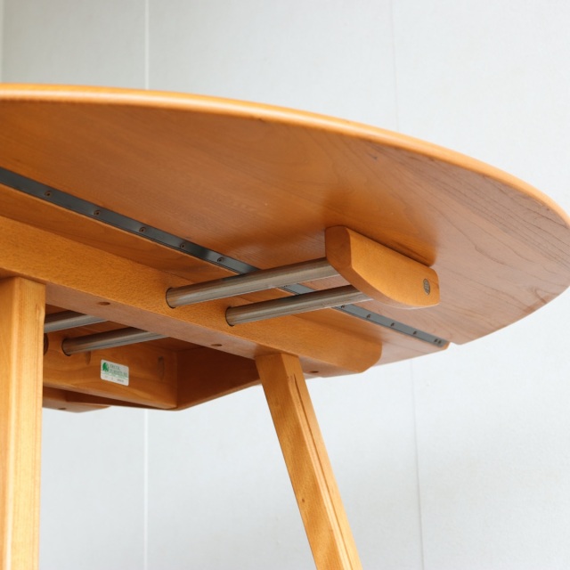 アーコールERCOLのダイニングテーブル