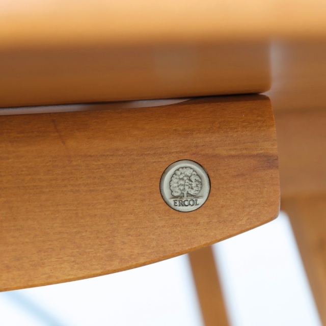 アーコールERCOLのダイニングテーブル