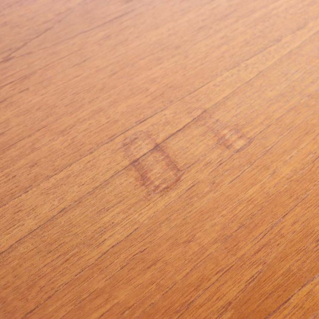 スタッグSTAG社製のヴィンテージ5段チェスト。ミッドセンチュリーモダンのシンプルなデザイン。